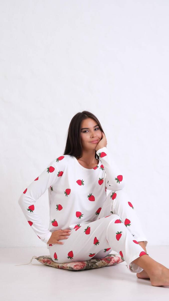 Çilek Desenli Uzun Kol Pijama Takım