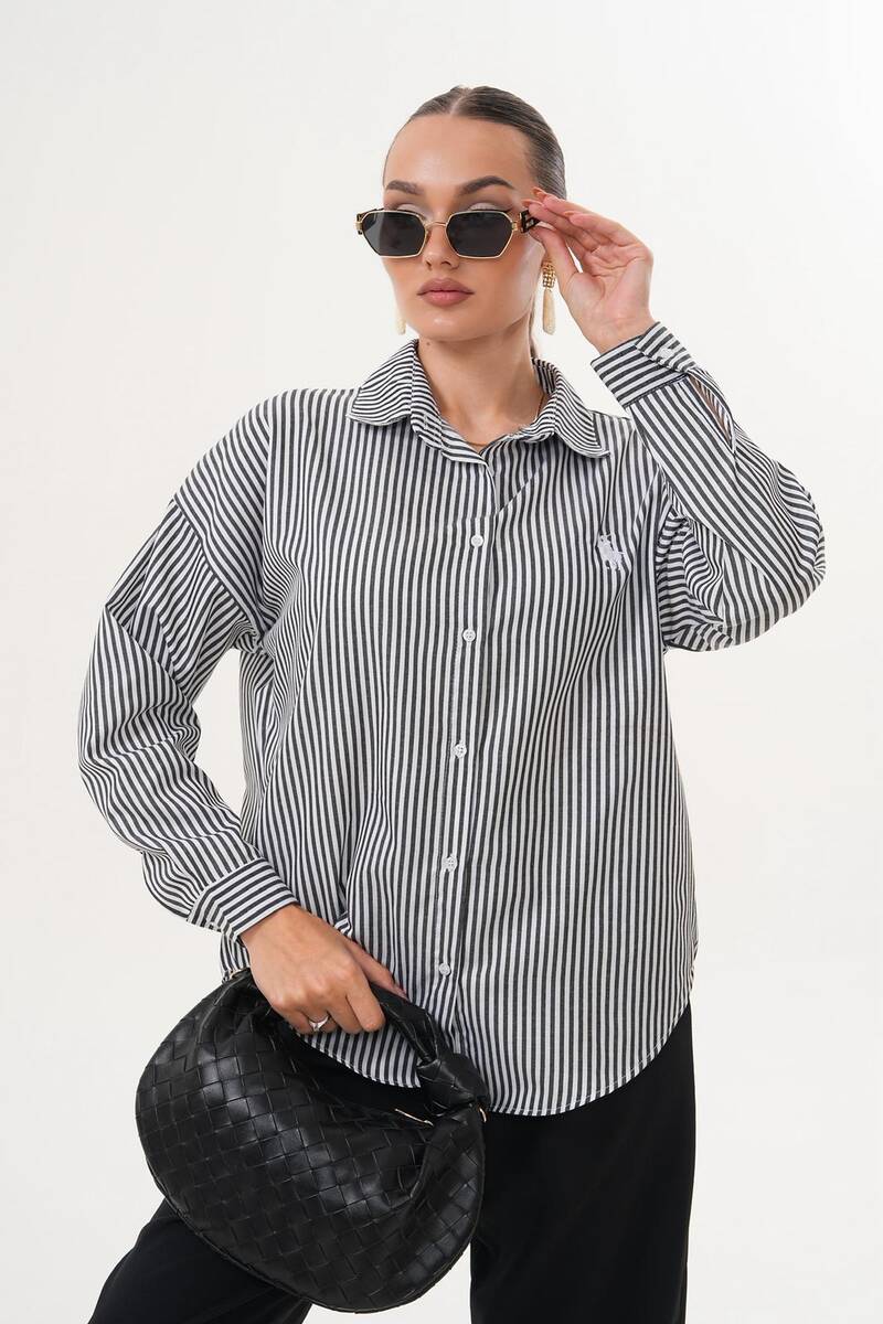 Çizgili Kısa Kadın Gömlek Çizgili Kısa Kadın Gömlek