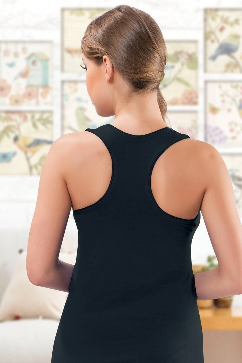 Sırtı Çapraz Kadın Atlet